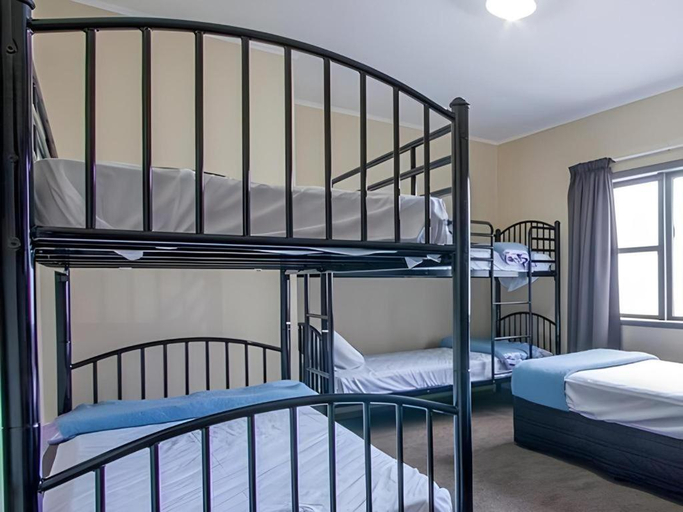Bedroom 2, Kiwi Airport Backpackers, Manukau