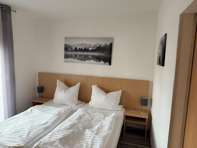 Bedroom 3, Pension Im Wirtshaus Himberg, Rhein-Sieg-Kreis