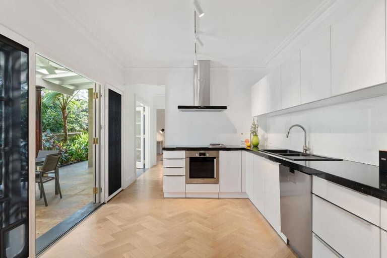 Private kitchen, 18 Linthorpe Street, Sydney