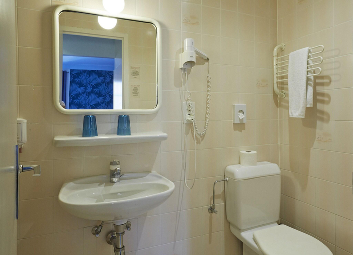 Bathroom 4, Central, Genève