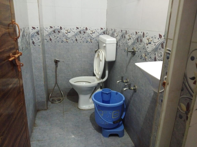 Bathroom, hotel shree krishna, Ahmadabad