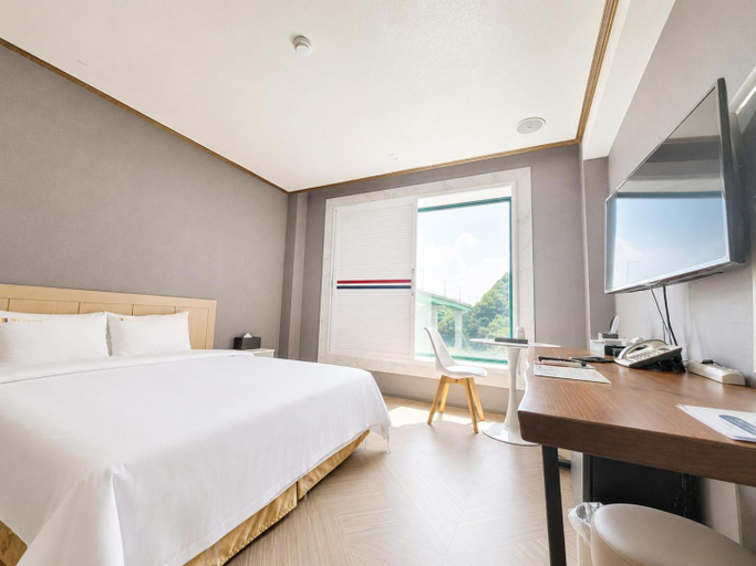 Bedroom 4, Evergreen Tourist Hotel, Yangju