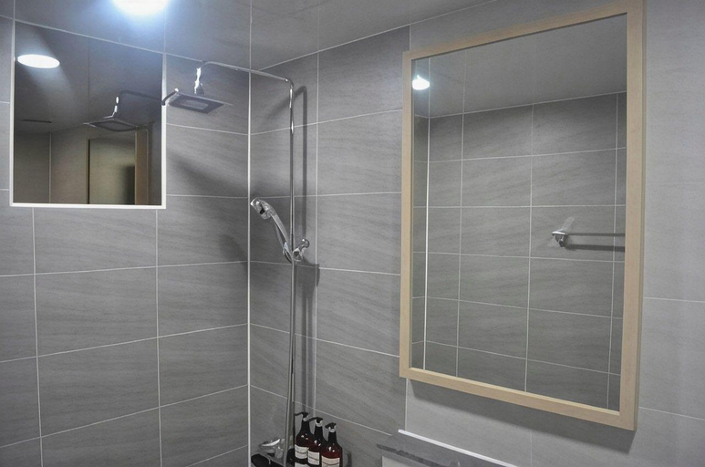 Bathroom, Tongyeong Mu, Tongyeong