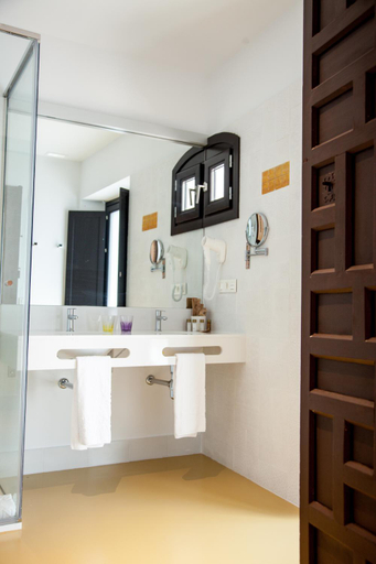 Bathroom 3, HOTEL TRIANA MONTALVAN, Sevilla