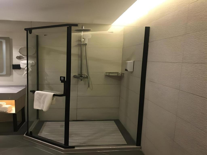 Bathroom 3, Green Tree Inn Shanxi Datong Lingqiu County Bus Station, Datong