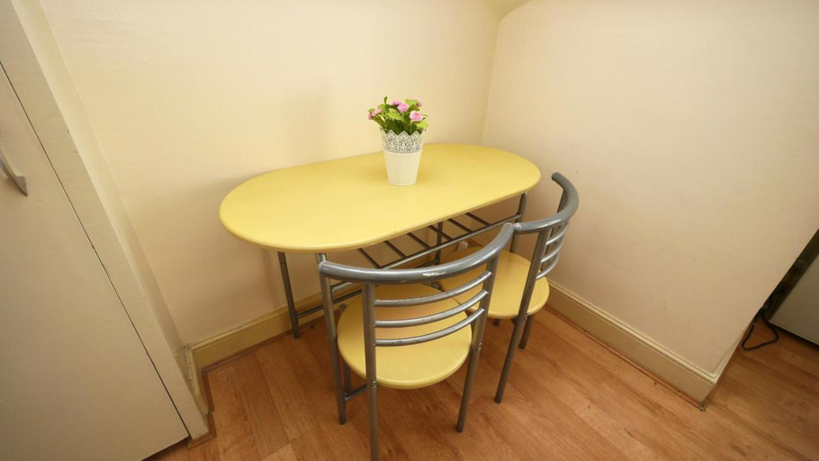 Others 5, 24/7 London Hostel, London
