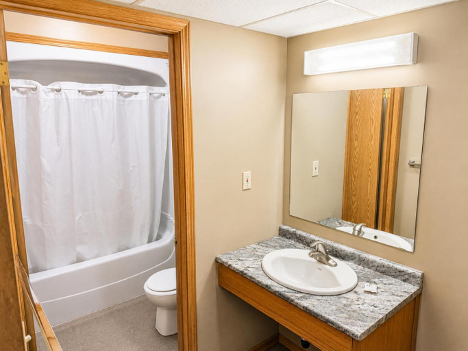 Bathroom 5, Ste Anne Hotel, Division No. 2