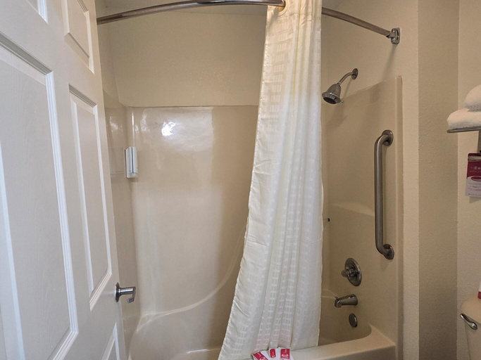Bathroom 4, Econo Lodge Villa Rica, Carroll