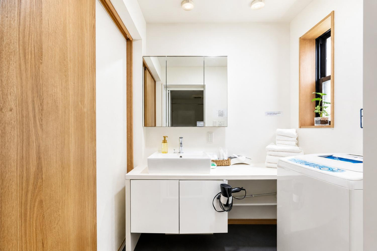 Bathroom 4, Asakusa Grand Townhouse, Taitō