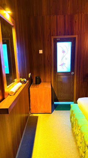 Bedroom 2, Green Lantern, Ella