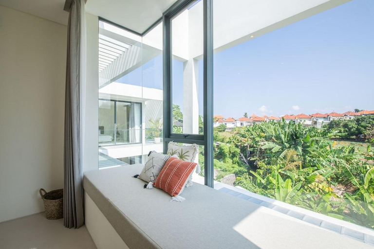 5, Casa Rio 3BR Enclosed Living & Pool, Badung