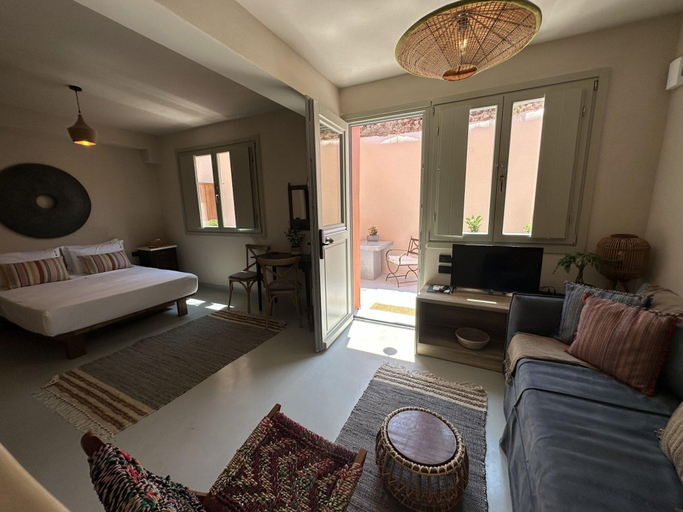 Others 4, Picturesque Santorini Villa  1 Bedroom Studio  Beautifully Decorated Secluded, South Aegean