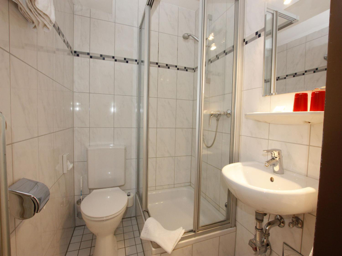Bathroom, Hotel Baren Garni, Freiburg im Breisgau