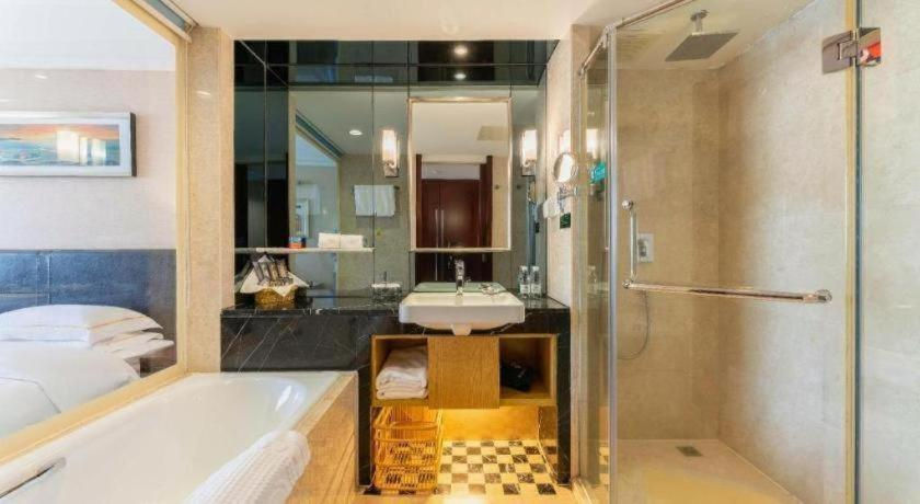 Bathroom 5, Shantou Golden Gulf Hotel, Shantou
