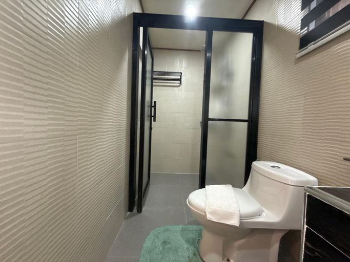 Bathroom 3, Fabregas Beach Cottages, El Nido