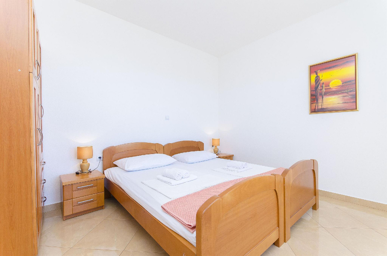Bedroom 2, Apartments Seaview, Tučepi