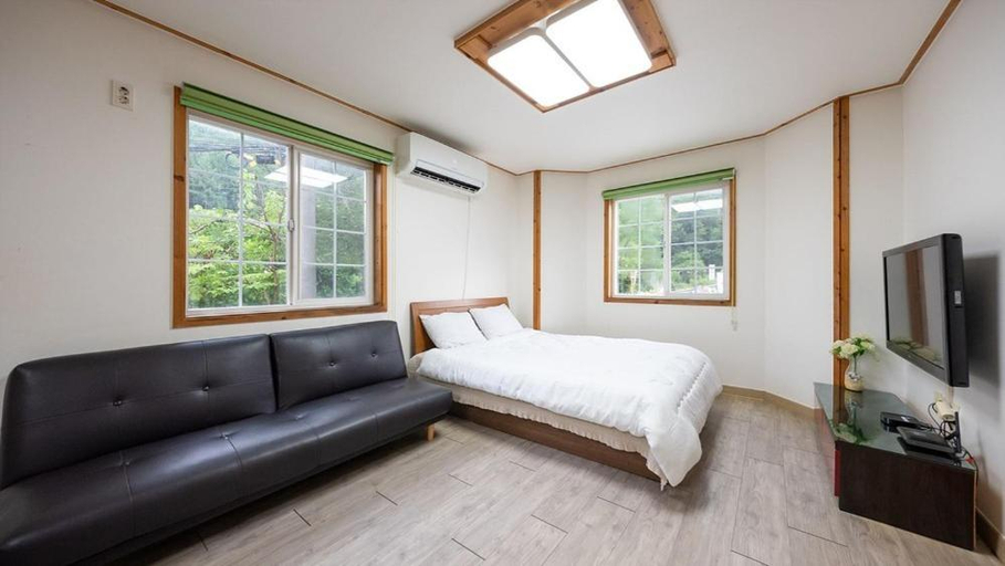 Bedroom 3, Fun and Happy pension, Jeongseon