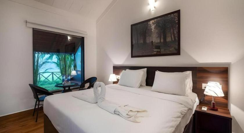 Bedroom, Shangri-La Jungle Village Resort, Uttara Kannada