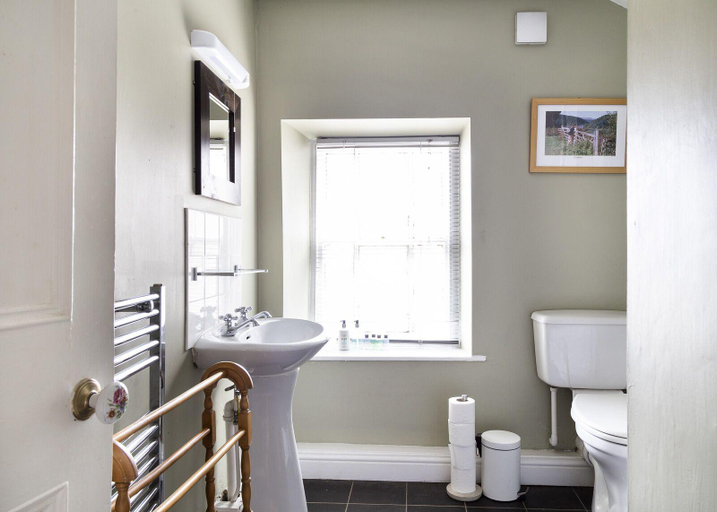 Bathroom, The Cheshire Cheese Inn, Derbyshire