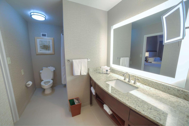 Bathroom 4, Howard Johnson by Wyndham Columbus Fort Benning, Muscogee