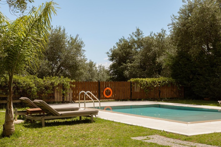 Sport & Beauty 1, Villa Renata -Pool, Large Garden & Free Parking, 2 Minutes Walk from The Beach, Ionian Islands