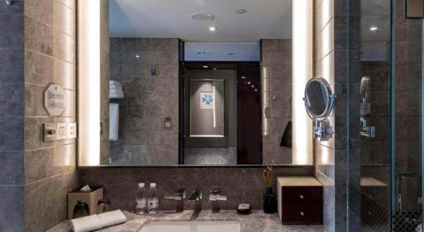 Bathroom 4, Kunshan Hotel, Suzhou
