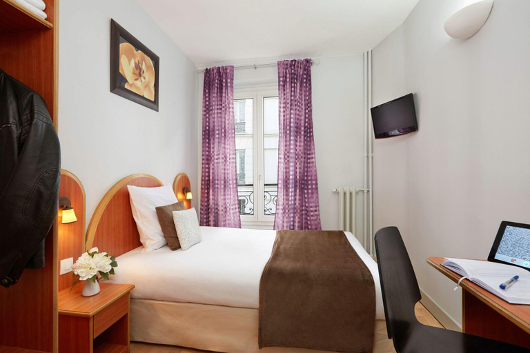 Bedroom 4, Hotel Viator, Paris