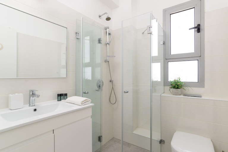 Bathroom 3, Mamad Deluxe & Terrace City Overview By Feelhome