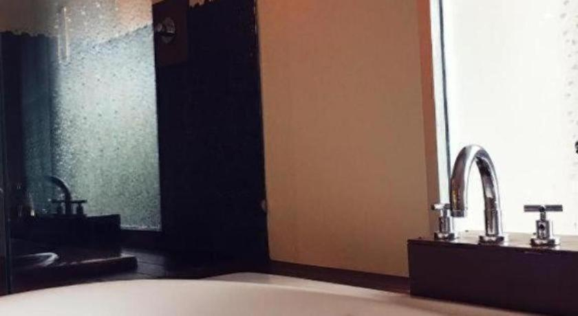 Bathroom, VANA Wellness Resort Nongkhai, Muang Nong Khai