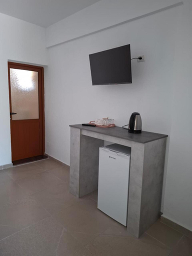 Others 3, Besart room, Vlorës