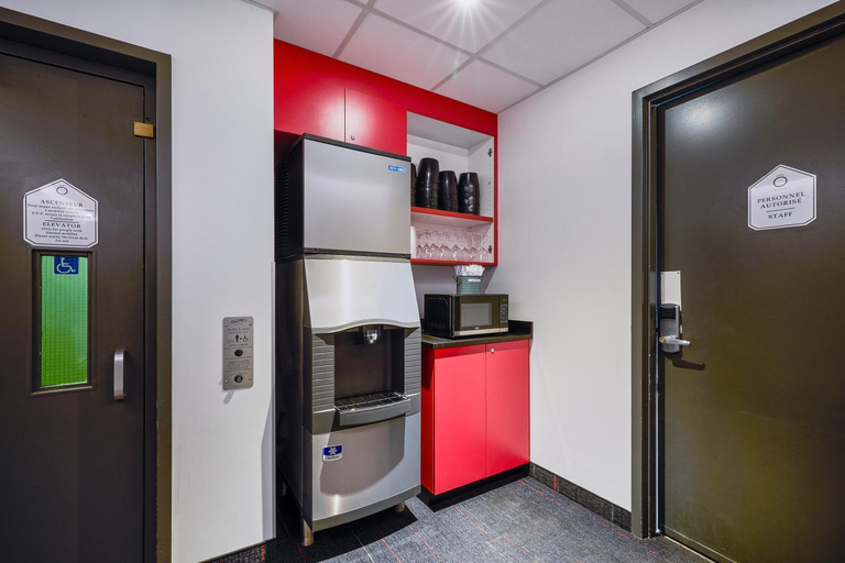 Others 5, Hotel O Laval, Laval