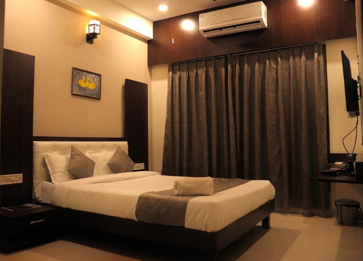 Bedroom 3, Hotel Silver Sky, Indore