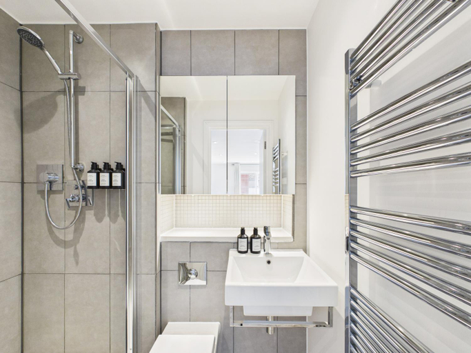 Bathroom 5, Westminster Residences by apt., London