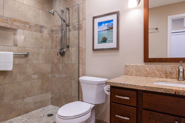Bathroom 4, Lahaina Shores Beach Resort By Castle, Maui