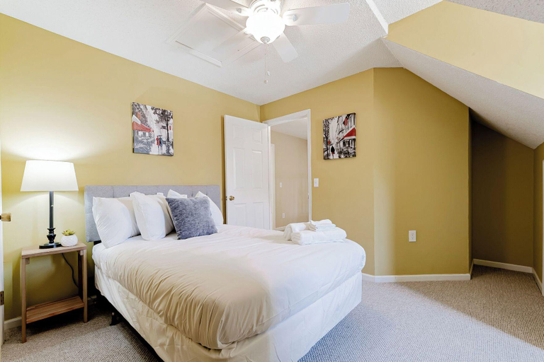 Bedroom 2, Fort Jackson Stay at the Breeze on Inn, Richland