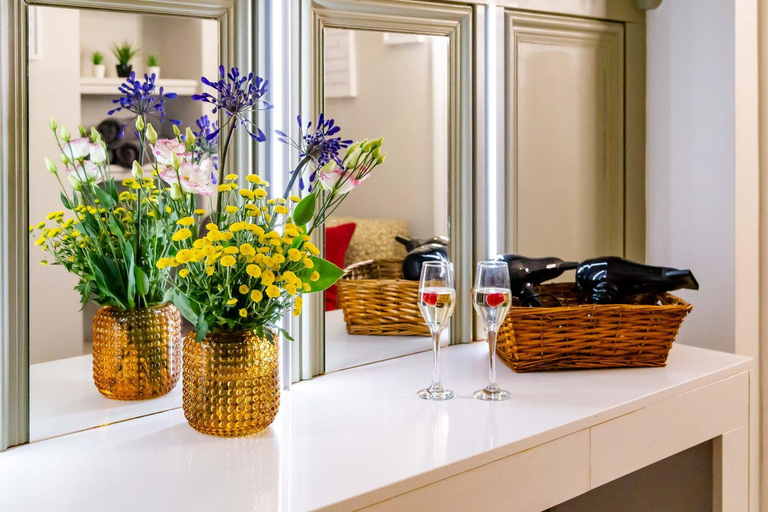 Food & Drinks, York House Apartments, York