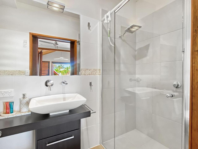 Bathroom 4, Pure Magnetic Villa 10, Magnetic Island
