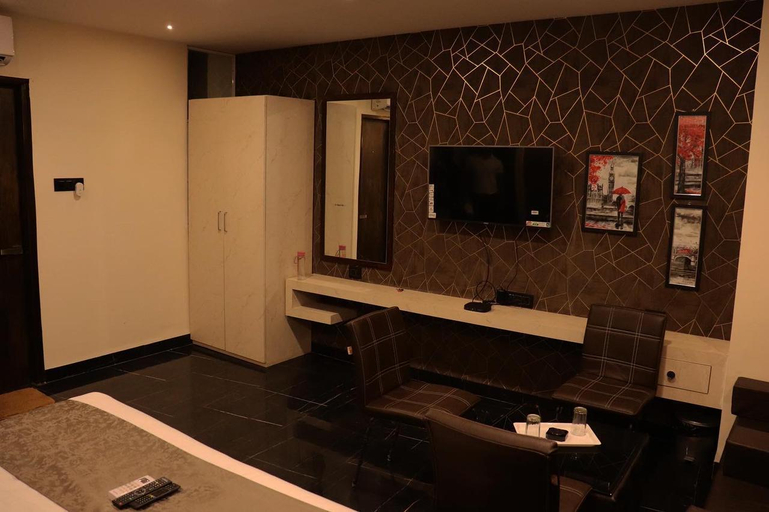 Bathroom, Hotel Silver Sky, Indore