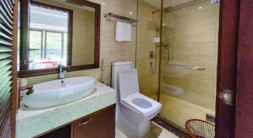 Bathroom 5, Grand Metro Park Bay Hotel, Sanya