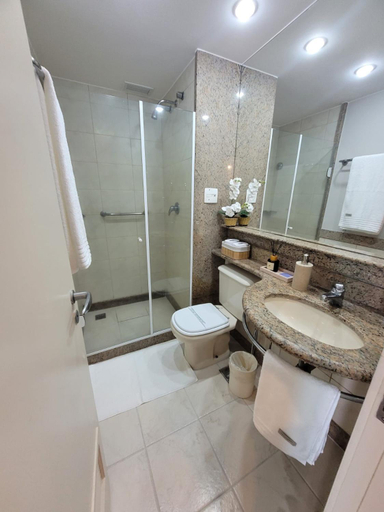 Bathroom, Flat Mediterraneo Barra da Tijuca, Rio de Janeiro