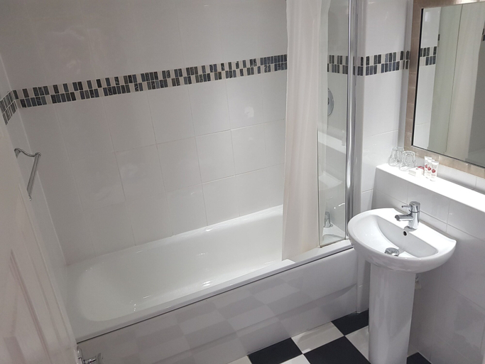 Bathroom 3, Belvilla Hotel Loughborough, Leicestershire