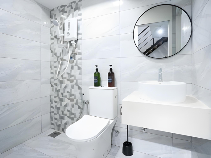 Bathroom 4, Arte Cheras Luxury Suites by THE STAY HUB, Kuala Lumpur