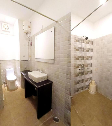 Bathroom 4, Hotel Samudra Puri, Puri
