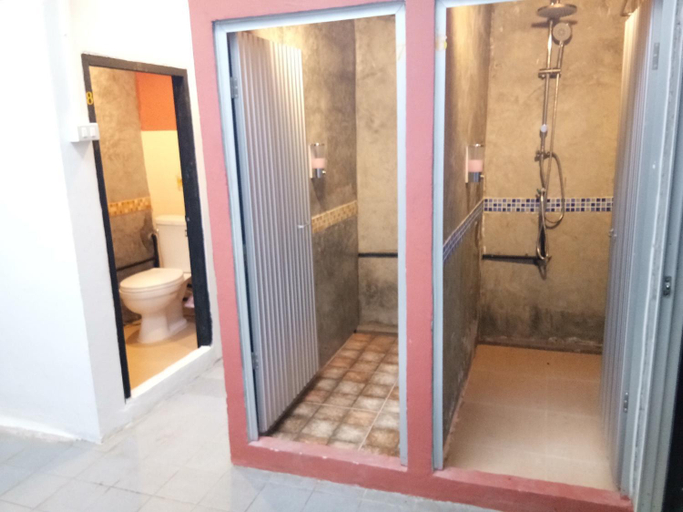 Bathroom 5, The 25 Hostel, Hat Yai