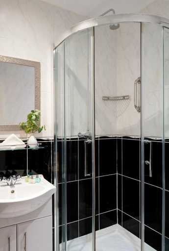 Bathroom 3, Langham Hotel Eastbourne, East Sussex