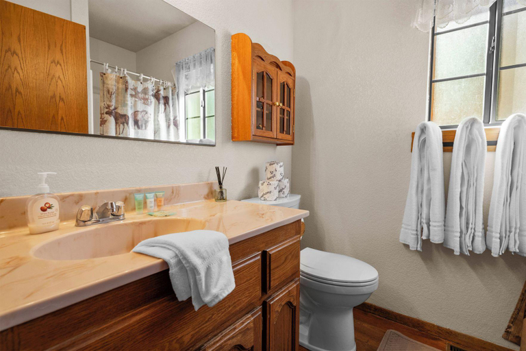 Bathroom 3, Little Bear Lodge, San Bernardino