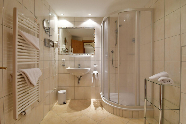 Bathroom 3, Hotel Ha Llroah, Landeck