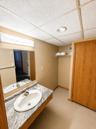 Bathroom 2, Ste Anne Hotel, Division No. 2