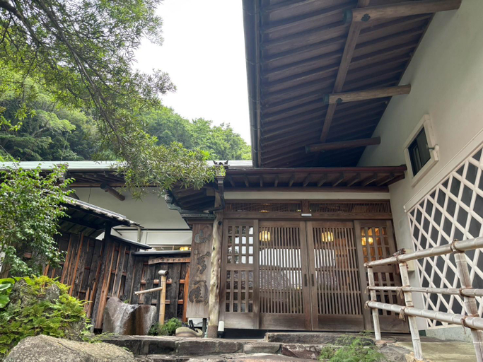 2, 桜田温泉 山芳園, Matsuzaki