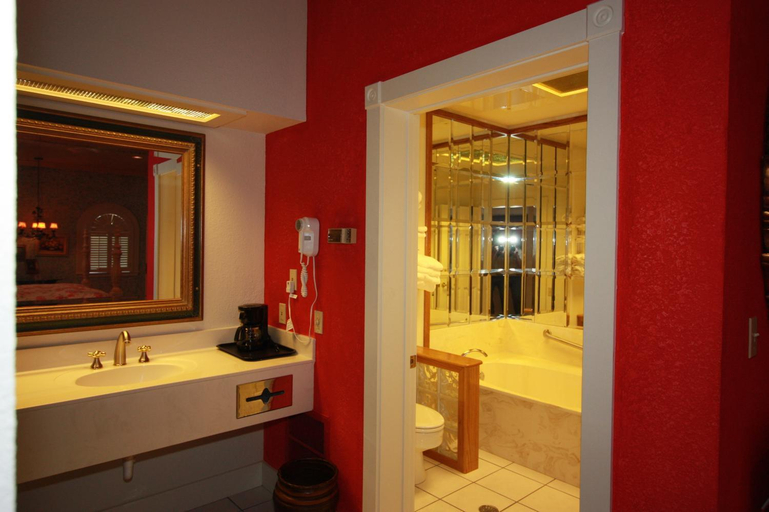 Bathroom, Friedhelms Bavarian Inn, Gillespie